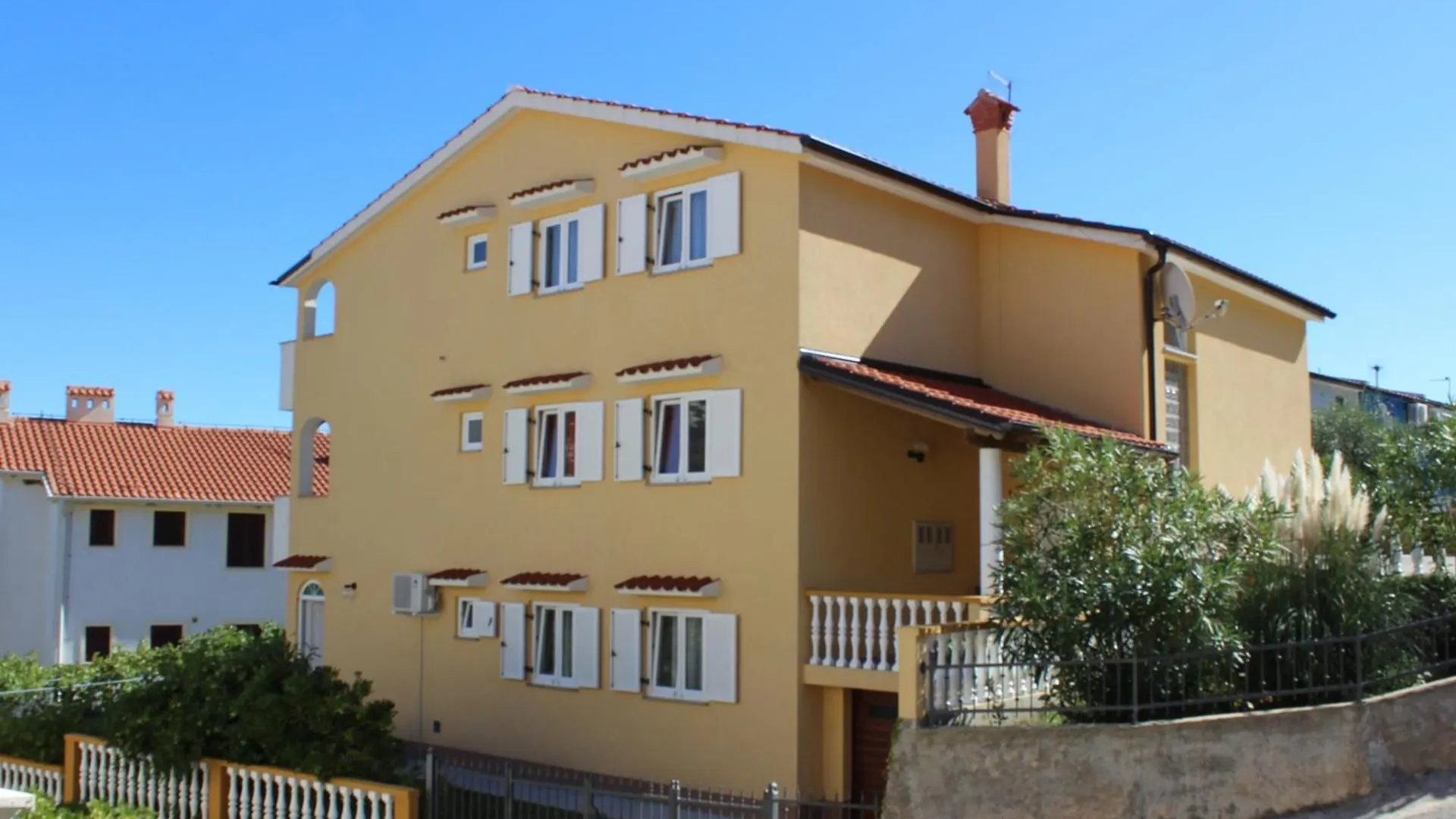 Apartments With A Parking Space Baska, Krk - 22687 Croatia