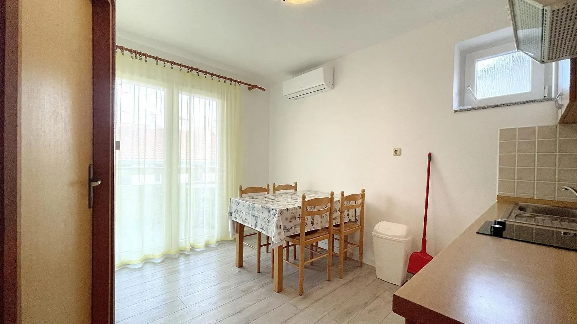 Apartments With A Parking Space Baska, Krk - 22687 0*, バスカ クロアチア