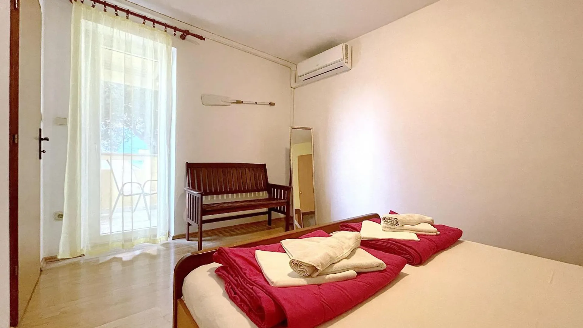 Apartments With A Parking Space Baska, Krk - 22687 Baska (Krk)