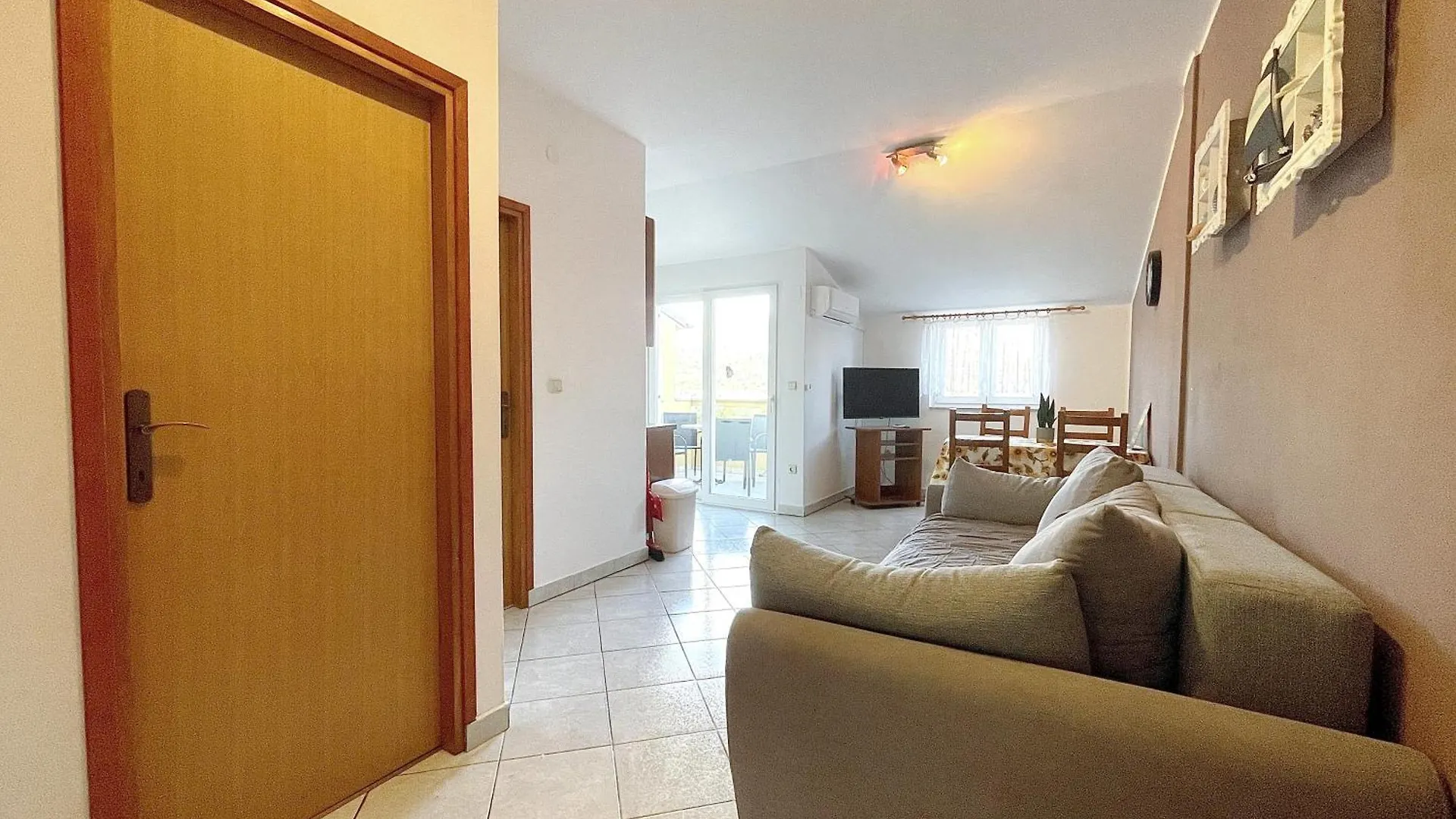Apartments With A Parking Space Baska, Krk - 22687 0*, Baska (Krk)