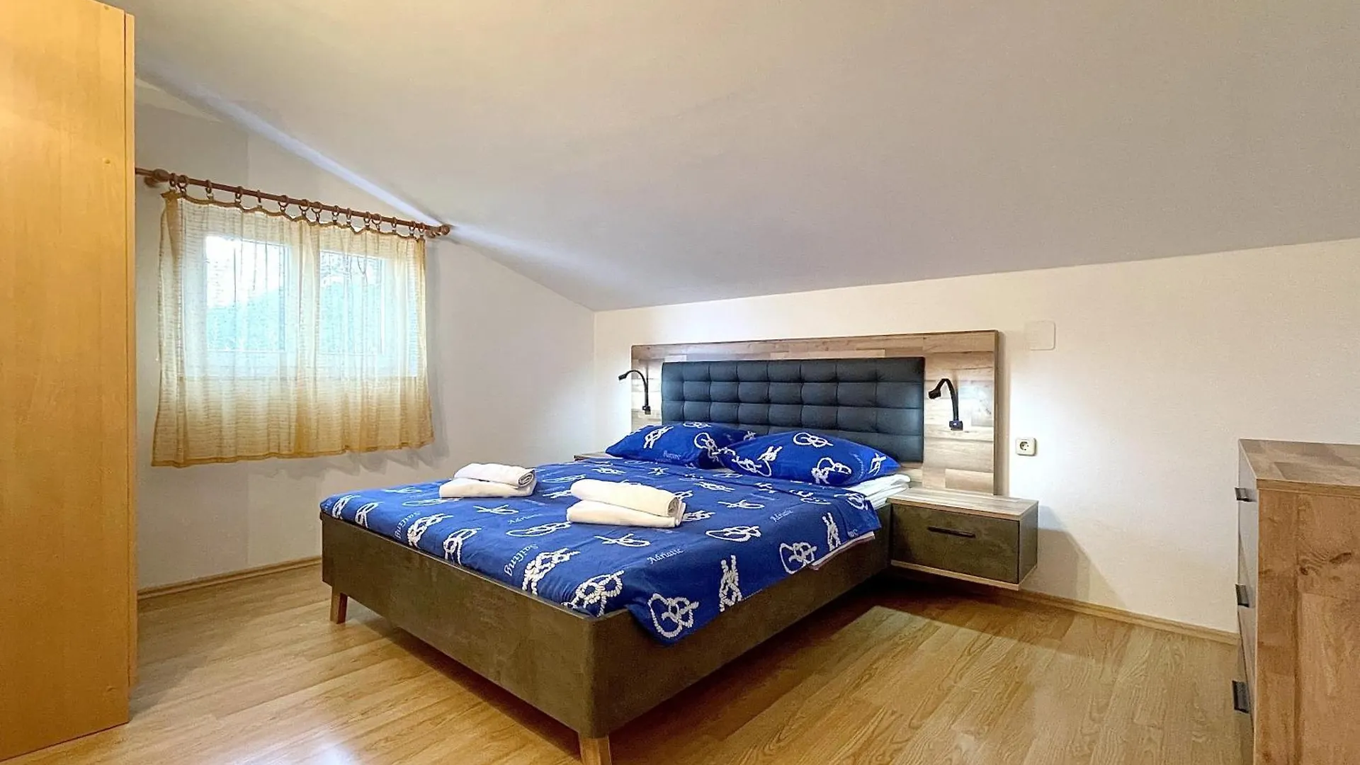 Apartments With A Parking Space Baska, Krk - 22687 バスカ