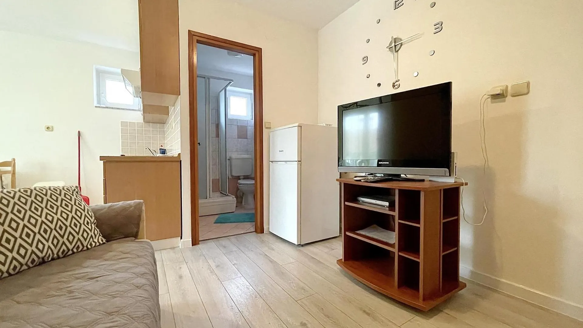 Apartments With A Parking Space Baska, Krk - 22687 0*, Baska (Krk)