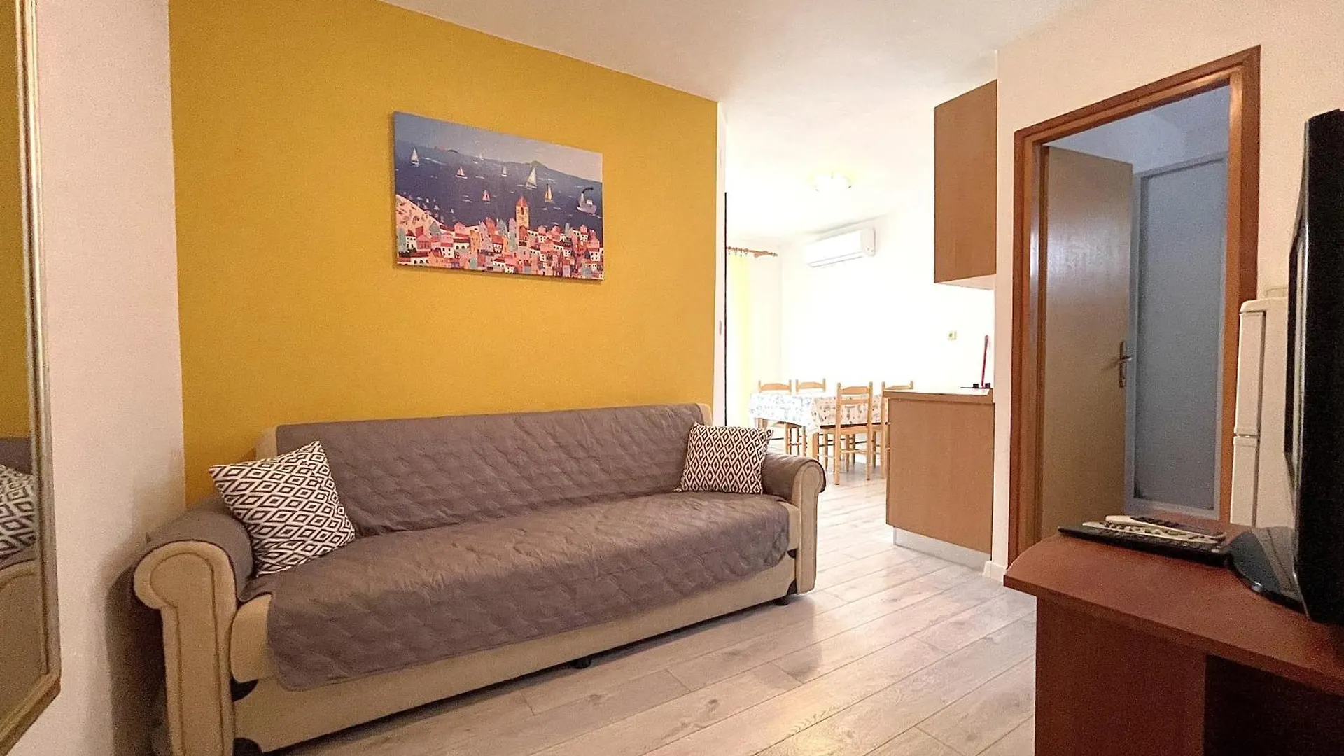 Apartments With A Parking Space Baska, Krk - 22687  バスカ